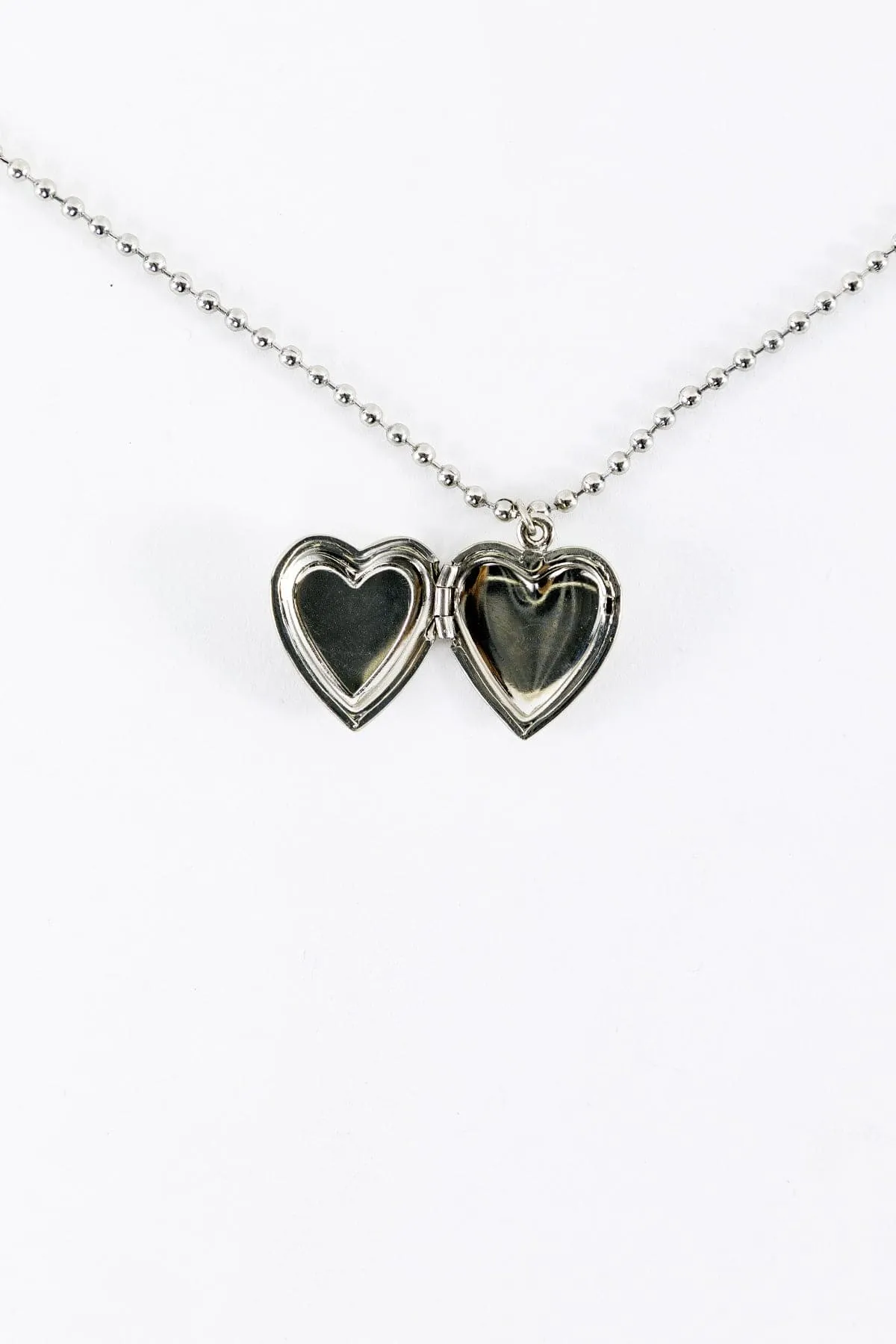 JWLEHL - Enameled Heart Locket