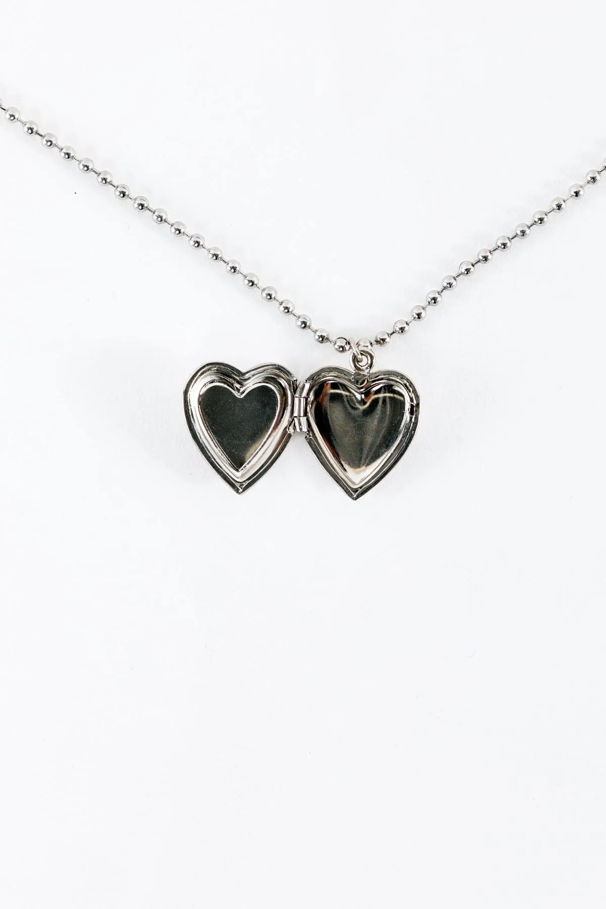 JWLEHL - Enameled Heart Locket