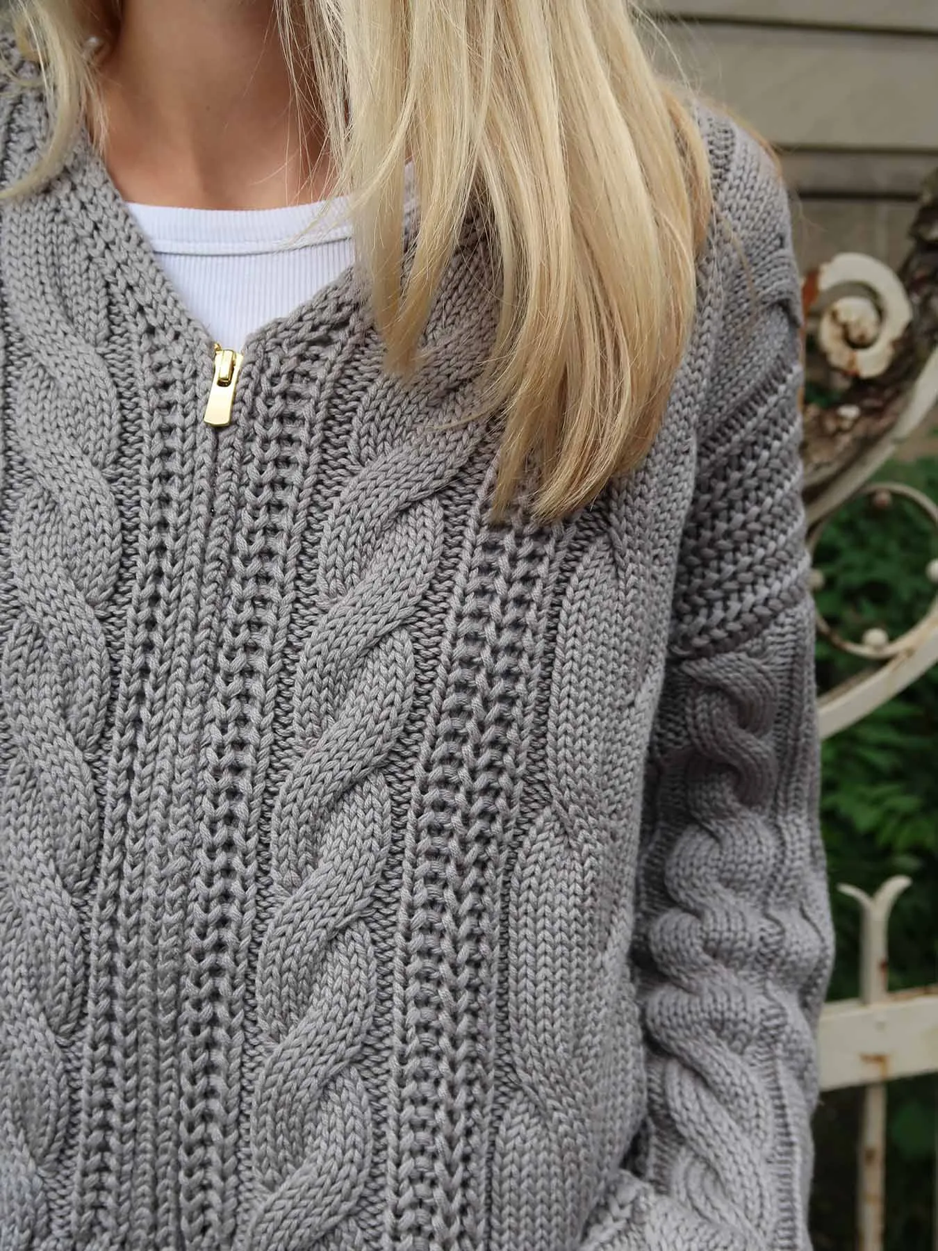 KNITTED - Cropped Braid Cardigan  Grey