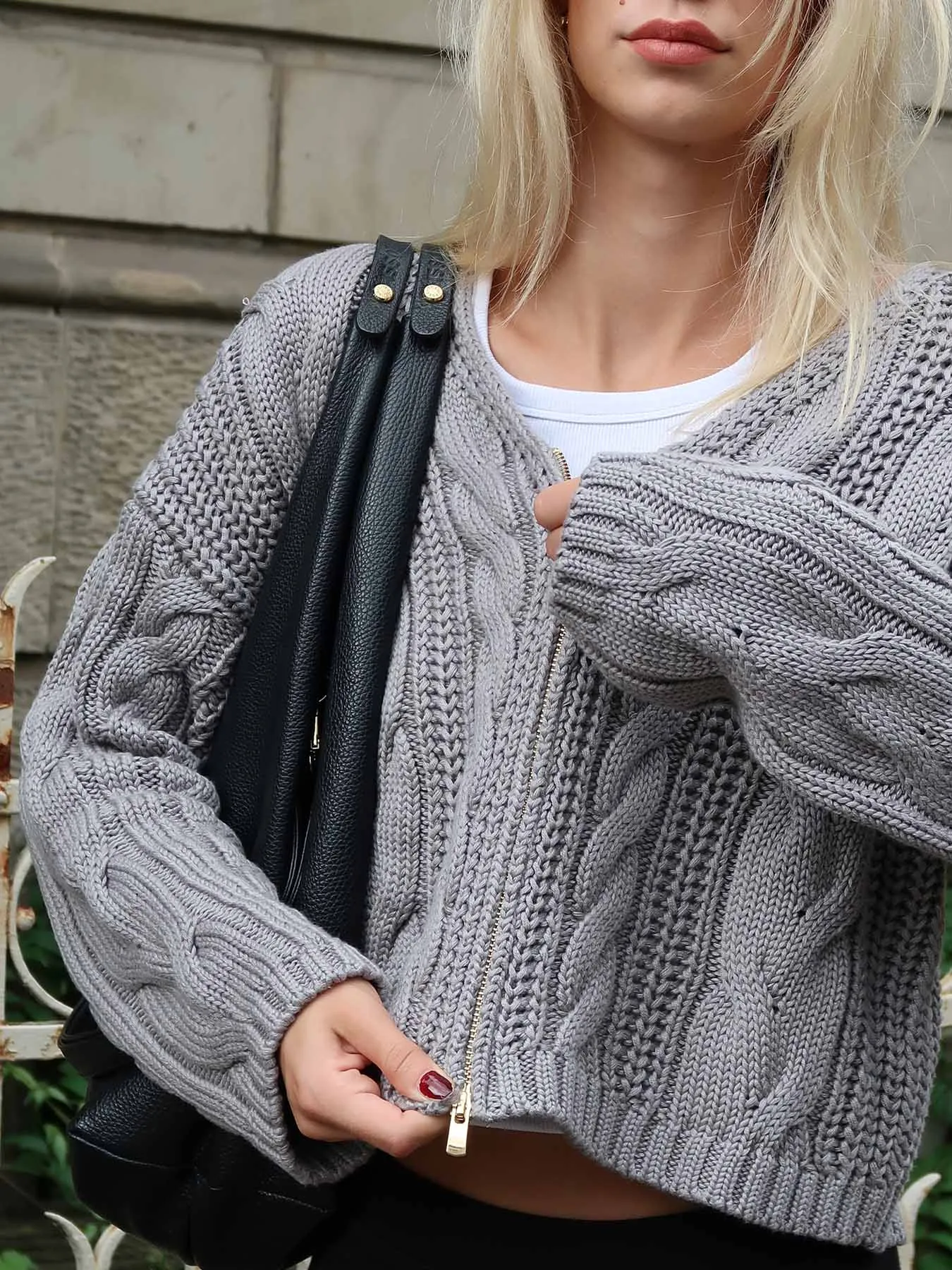 KNITTED - Cropped Braid Cardigan  Grey